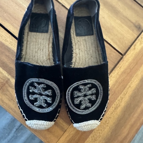 Tory Burch Velvet Chain Logo Espadrille Flats Size 6 NWOT - Picture 3 of 6